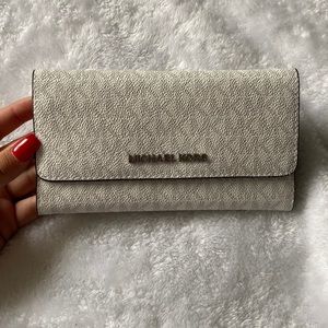 Trifold wallet